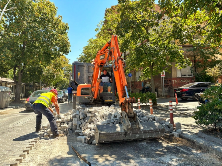 Герасимовски: Се реконструираат лежечките полицајци на улицата Орце Николов, се отстрануваат старите бекатонски и се поставува нов асфалт