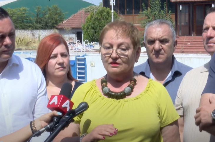 Јаневска: Учебници ќе има по сите предмети и во основното и во средното образование