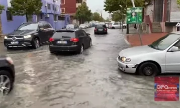 Невреме ја погоди Албанија, прекин во воздушниот, поморскиот и на делови од патниот сообраќај