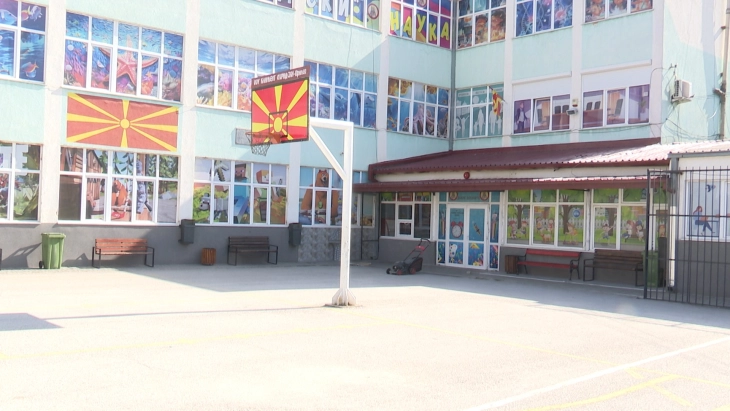 Прилепските училишта подготвени ја пречекуваат новата учебна година, но има помалку првачиња