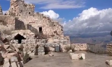 Израел гаѓаше позиции на Хезболах во јужен Либан, кај замокот Бофорт