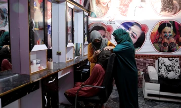 Талибанците наредија затворање на нелегални салони за убавина, се закануваат со апсења