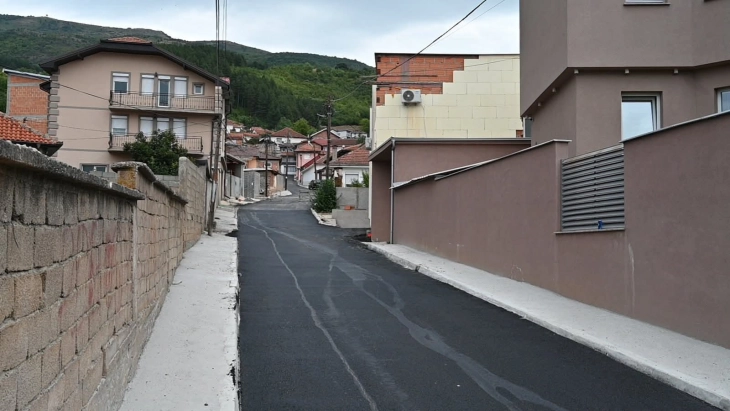 Заврши целосната реконструкција на улицата „Петрит Бомова“ во Дебар, еден од неколкуте капитални проекти