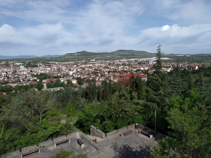 Кавадарци има 309 првачиња оваа учебна година, сите добија чемпрес како симбол на раст и напредок