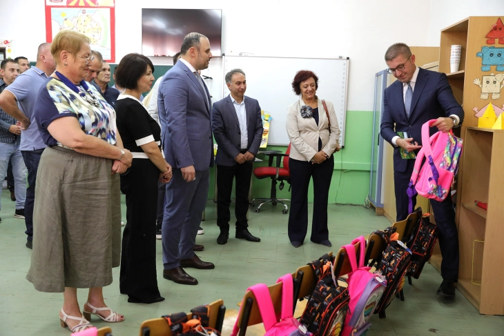 Mickoski: Fillim të mbarë të vitit të ri shkollor, Qeveria vazhdon të investojë në arsim cilësor