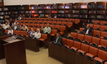 Hua prej 15 milionë euro për avancimin e arsimit fillor, mbështetje nga Komisioni për Financim dhe Buxhet