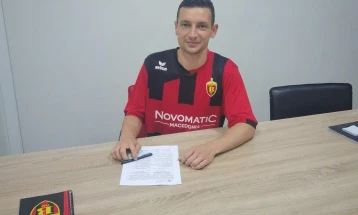 Давид Бабунски потпиша за Вардар