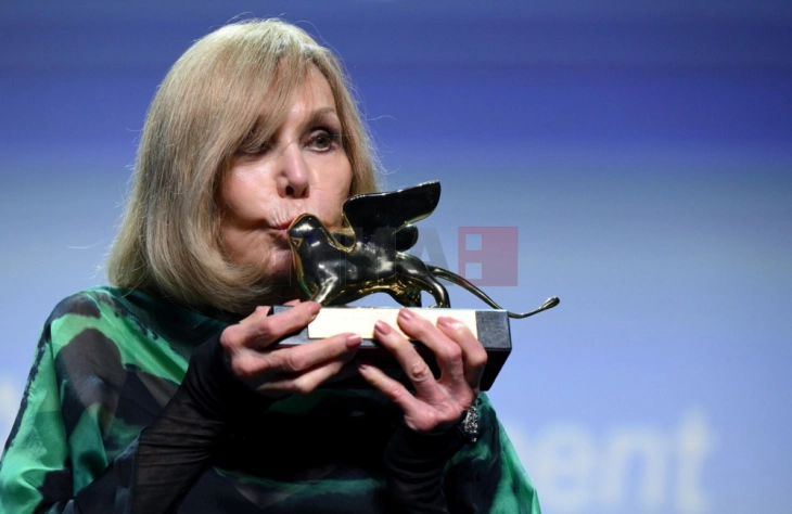 Ким Новак со „Златен лав“ за животно дело на фестивалот во Венеција