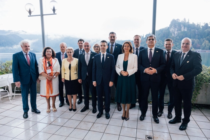 EU enlargement shouldn't be held hostage by bilateral disputes, says Mucunski in Bled