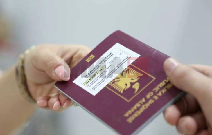 Për gjashtë muajë nga shtetësia shqiptarë kanë hequr dorë 103 persona