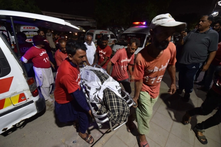 Në sulmin vetëvrasës në Pakistan jetën e kanë humbur 11 persona