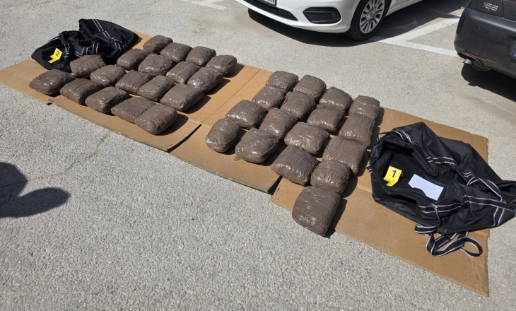 Запленети околу 35 килограми марихуана на патот Битола - Прилеп