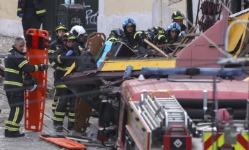 Во Лисабон загинаа најмалку три лица откако трамвај излета од шини