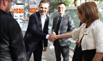 Mucunski meets with members of the Macedonian diaspora in Switzerland