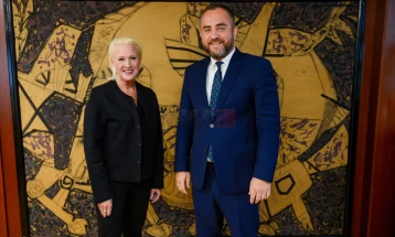 Министерот Тошковски на средба со амбасадорката Агелер: Потврдена силна поддршка од САД за реформите во МВР