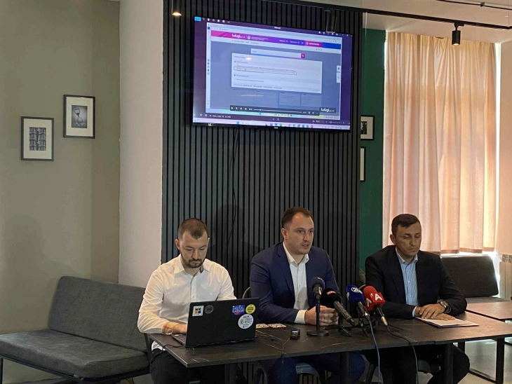 Formulari për regjistrim për studimet deridiplomike është i disponuesuhëm në portalin për e-shërbime