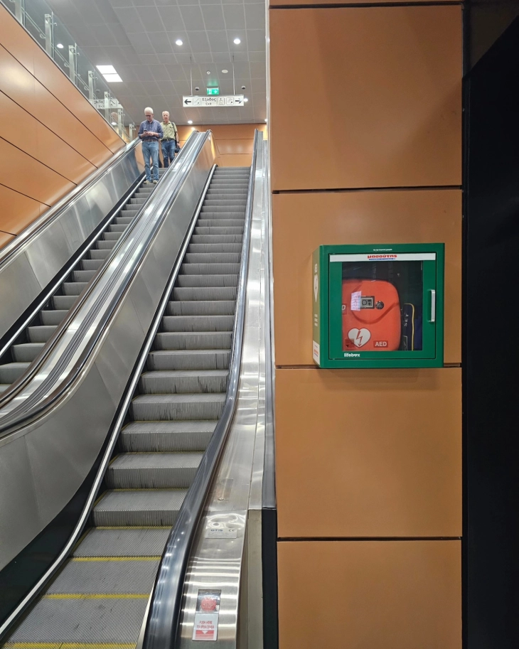 Во метрото во Солун ќе се постават 85 автоматски надворешни дефибрилатори