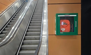 Во метрото во Солун ќе се постават 85 автоматски надворешни дефибрилатори