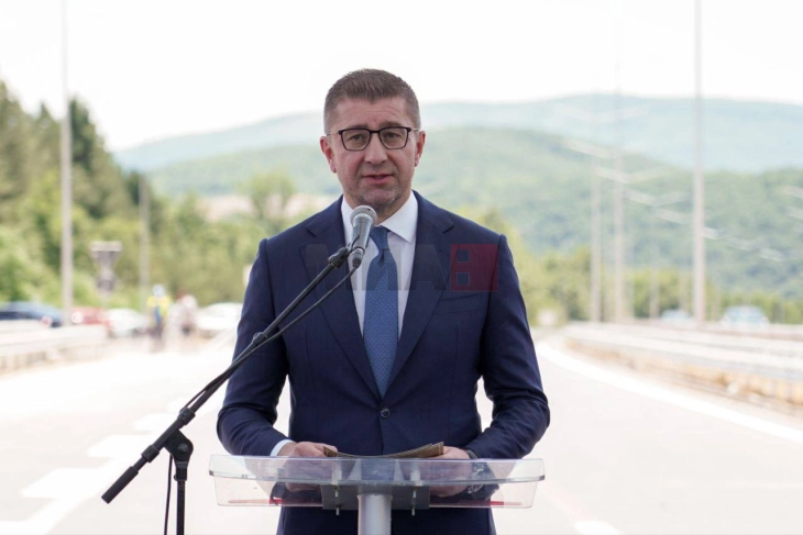 Изјава на премиерот Мицкоски по повод пуштање во употреба на дел од автопатот Кичево - Охрид (во живо)