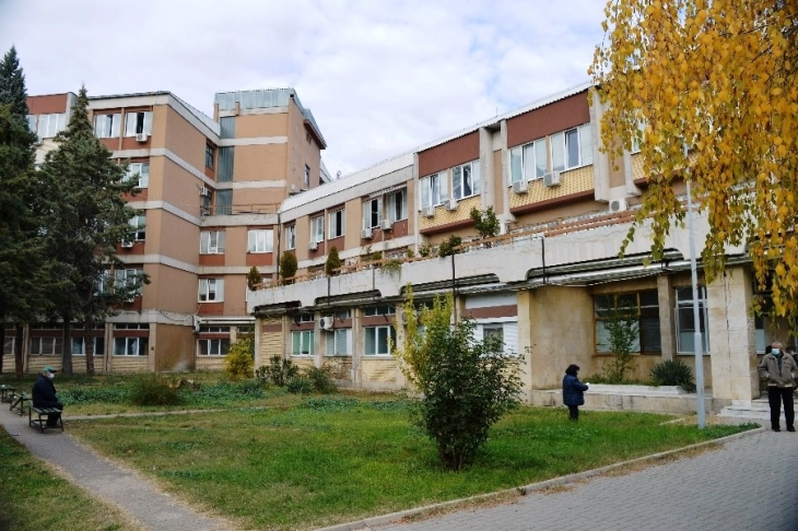 Во Болницата во Кочани задржани се четворица пожарникари со полесни изгореници, осуммина се на Токсикологија во Скопје