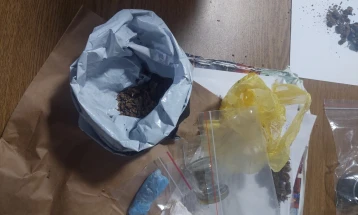 Пронајдена дрога во дом на скопјанец, овозможил и друго лице да користи кокаин