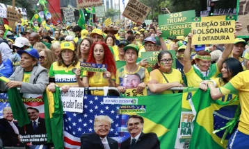 Десетици илјади поддржувачи на Болсонаро протестираа против судскиот процес