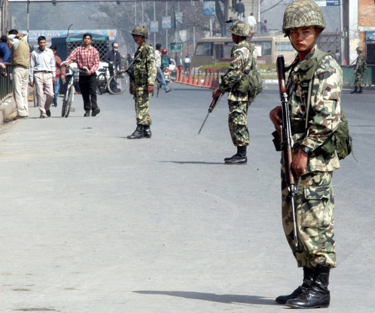 Во Катманду воведен полициски час, војската патролира по улиците
