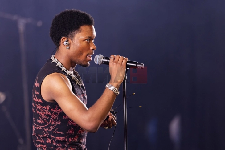 Во „Тесла“ возило на пејачот Д4вд пронајдено полураспаднато тело