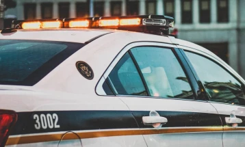 Пукање во средно училиште во САД, двајца ученици повредени, вооружениот напаѓач мртов