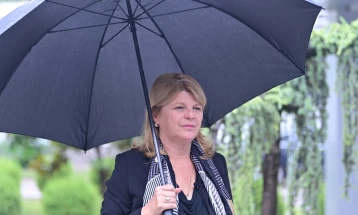 Шукова: Дождот нема да го изгаси пожарот на Дрисла имам решение на проблемот со депонијата