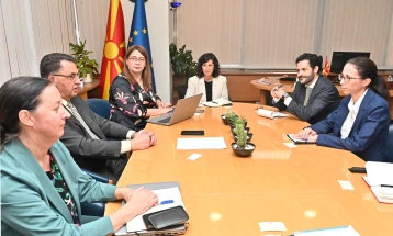 Гувернерот Славески на средба со претставници на Амбасадата на Швајцарија и Институтот од Женева