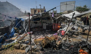 Палестинците велат дека 50 убиени во израелските напади врз Газа