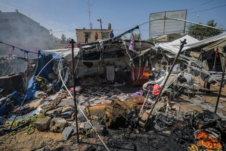 Palestinezët thonë se 50 persona janë vrarë në sulmet izraelite në Gazë