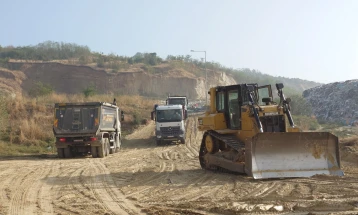 Продолжи затрупувањето во Дрисла, чадењето делумно намалено