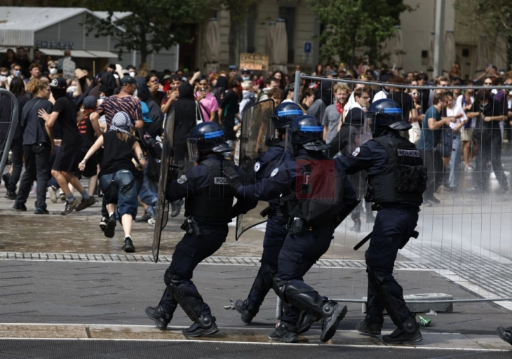 „Блокирајте сè“ – Франција во нов бран протести и немири