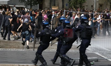 „Блокирајте сè“ – Франција во нов бран протести и немири