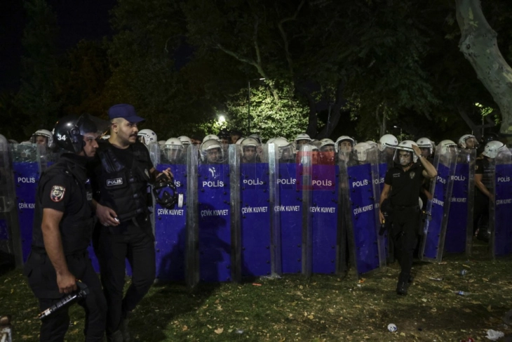 Масовни апсења во Истанбул: Претседател на округ и 47 службеници обвинети за корупција