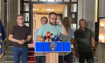 Тошковски, вонредно: Нема радијациско зрачење од пожарот во Трубарево, а над 400 метри од центарот на жариштето не е измерена загаденост