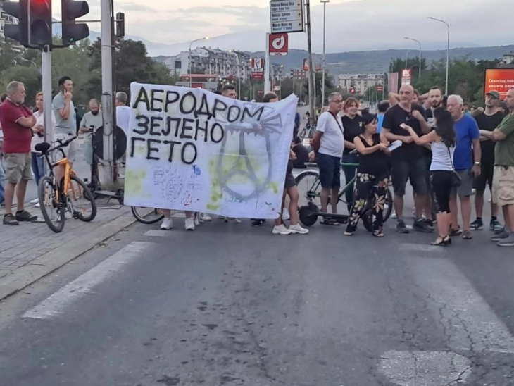 Протест на „Стоп за Вардариште“ со блокада на мостот „Близнаци“ во Скопје