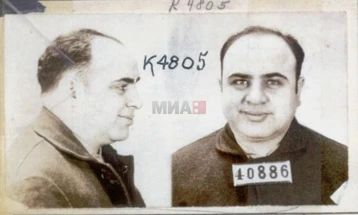 Како Ал Капоне вовел рок на траење на млекото во Чикаго?