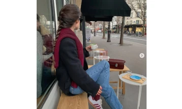 И Французинките сè повеќе ги заменуваат потпетиците со патики