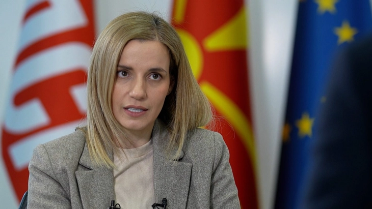 Костова: Граѓаните живеат тешко, инфлацијата дивее, животниот стандард опаѓа