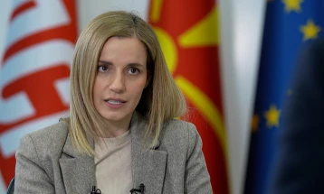 Костова: Граѓаните живеат тешко, инфлацијата дивее, животниот стандард опаѓа