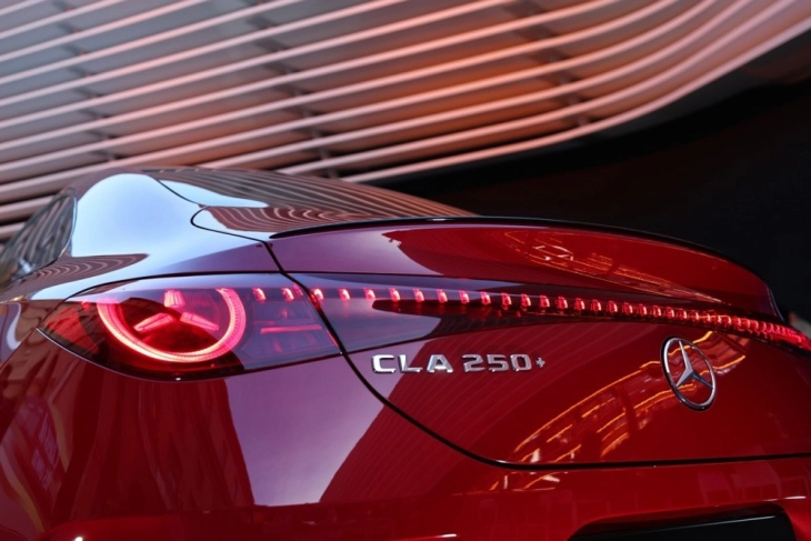 Мерцедес сепак нема да користи БМВ мотори