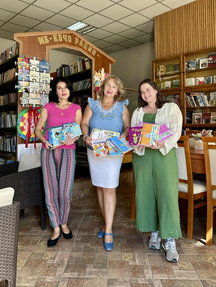 Библиотеката во Пехчево доби донација од американска организација-најавена нова програма за учење англиски јазик