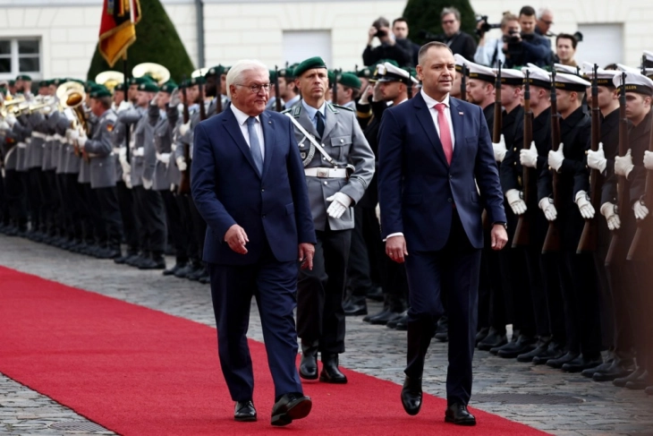 Навроцки: Германците би можеле да ги платат репарациите со вооружување на Полска