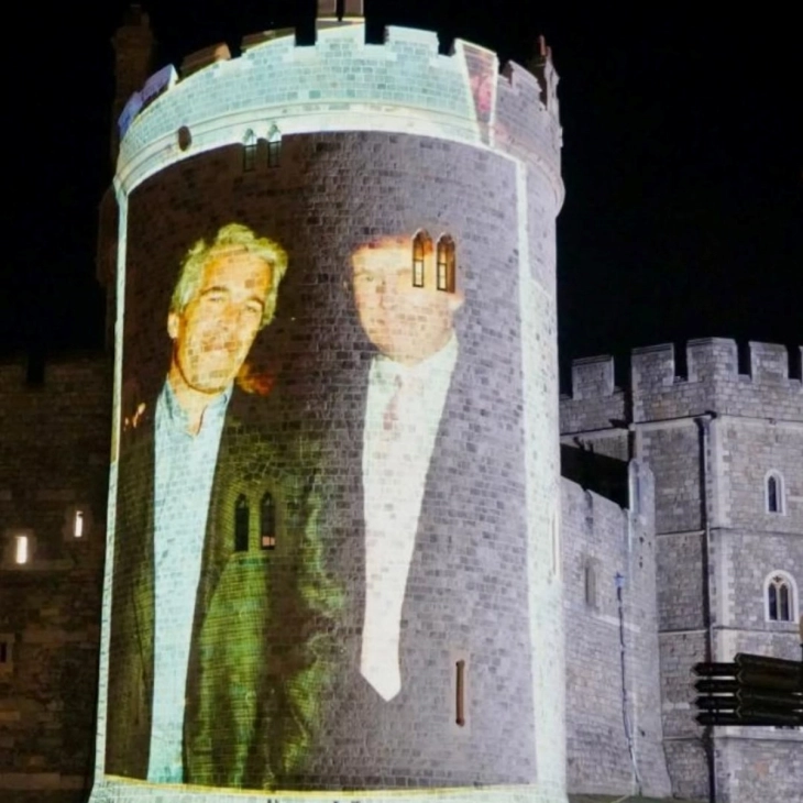 Активисти проектираа фотографии од Трамп со Џефри Епштајн на замокот Виндзор