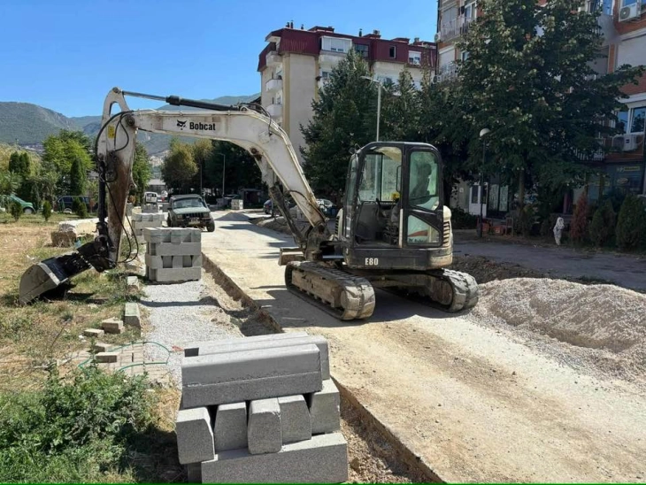 Започна уредувањето за асфалтирање на улицата „Мара Угринова“ во Гостивар