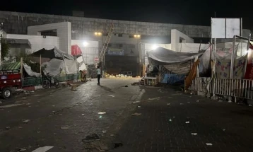 ДПА од медицински извори во Газа: Најмалку 13 убиени во напад во близина на болницата Ал-Шифа