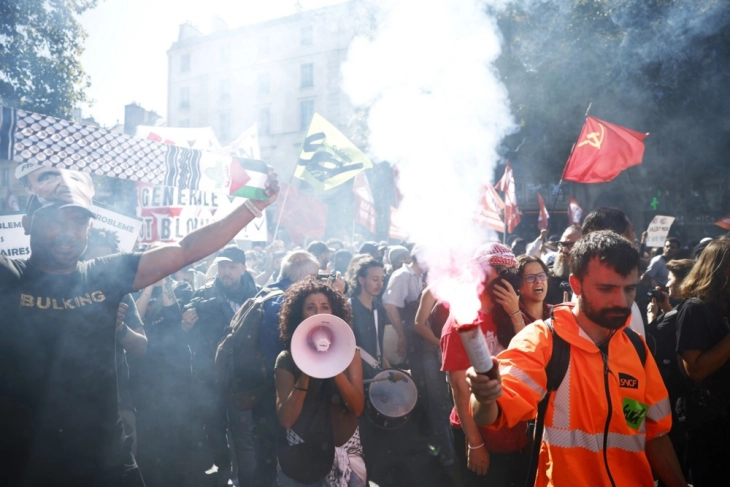Në protestat në mbarë Francën janë lënduar gjashtë policë dhe janë arrestuar 119 persona